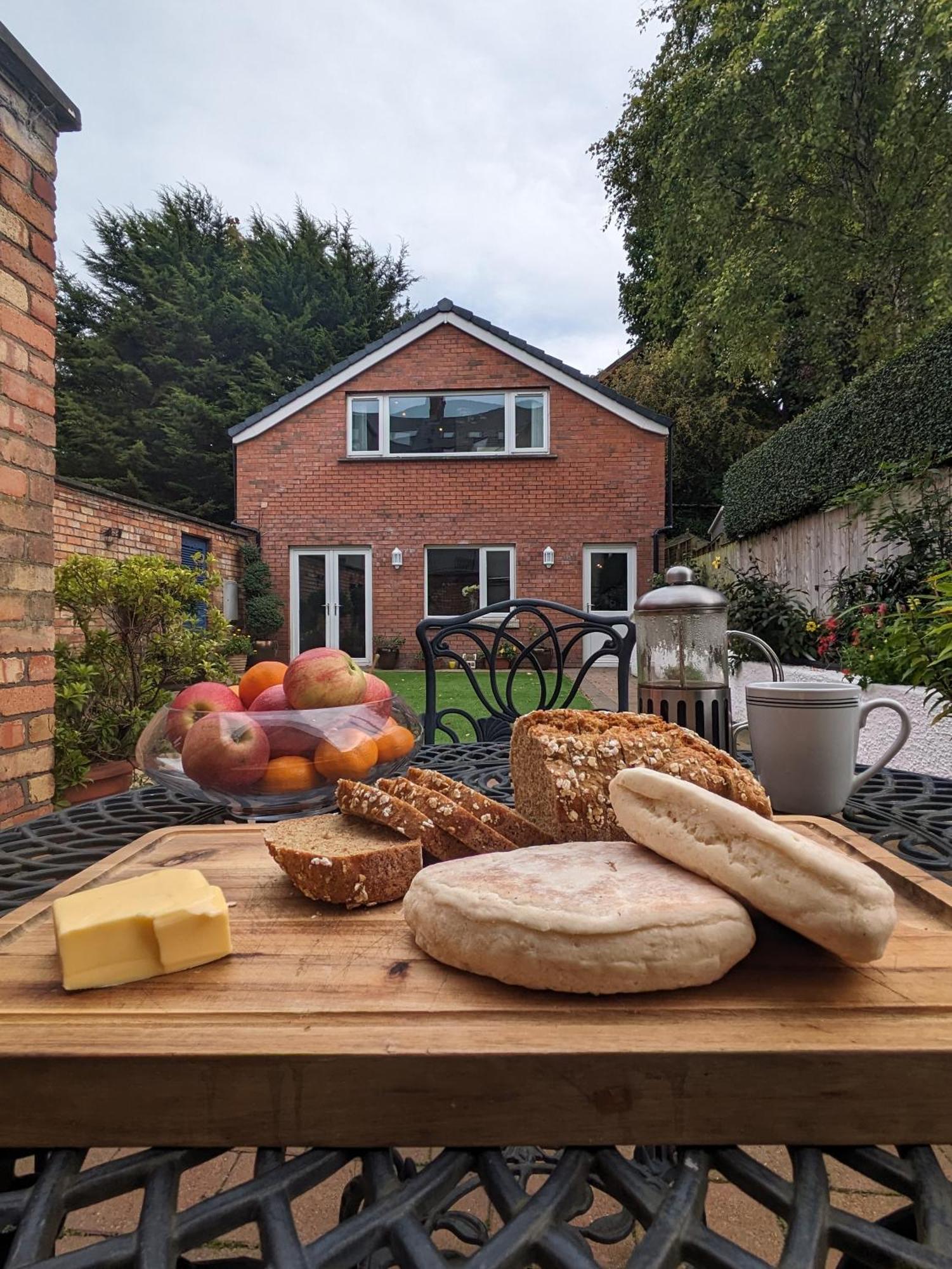 Bt 9 Granny Flat & Walled Garden เบลฟาสต์ ภายนอก รูปภาพ