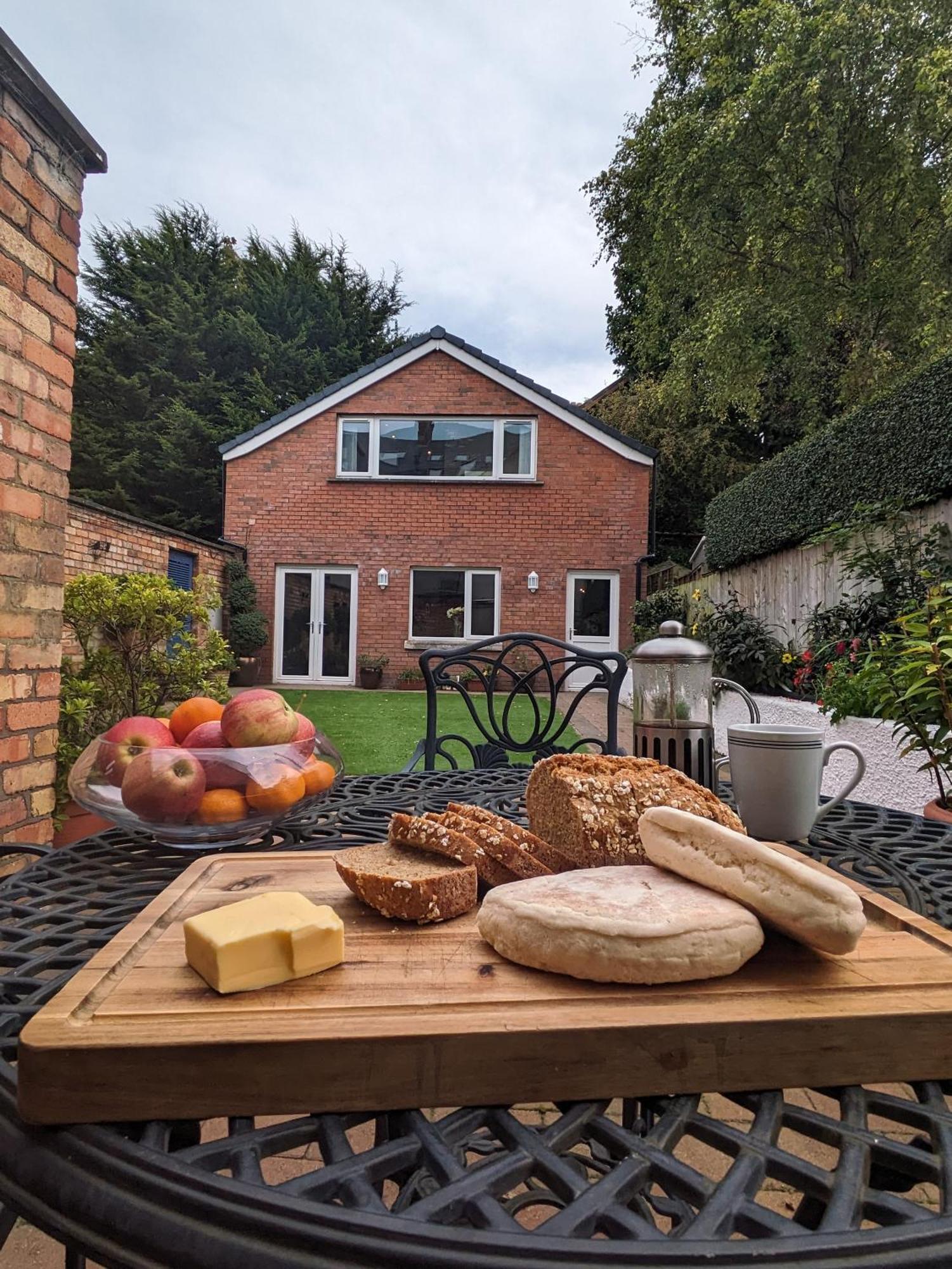 Bt 9 Granny Flat & Walled Garden เบลฟาสต์ ภายนอก รูปภาพ